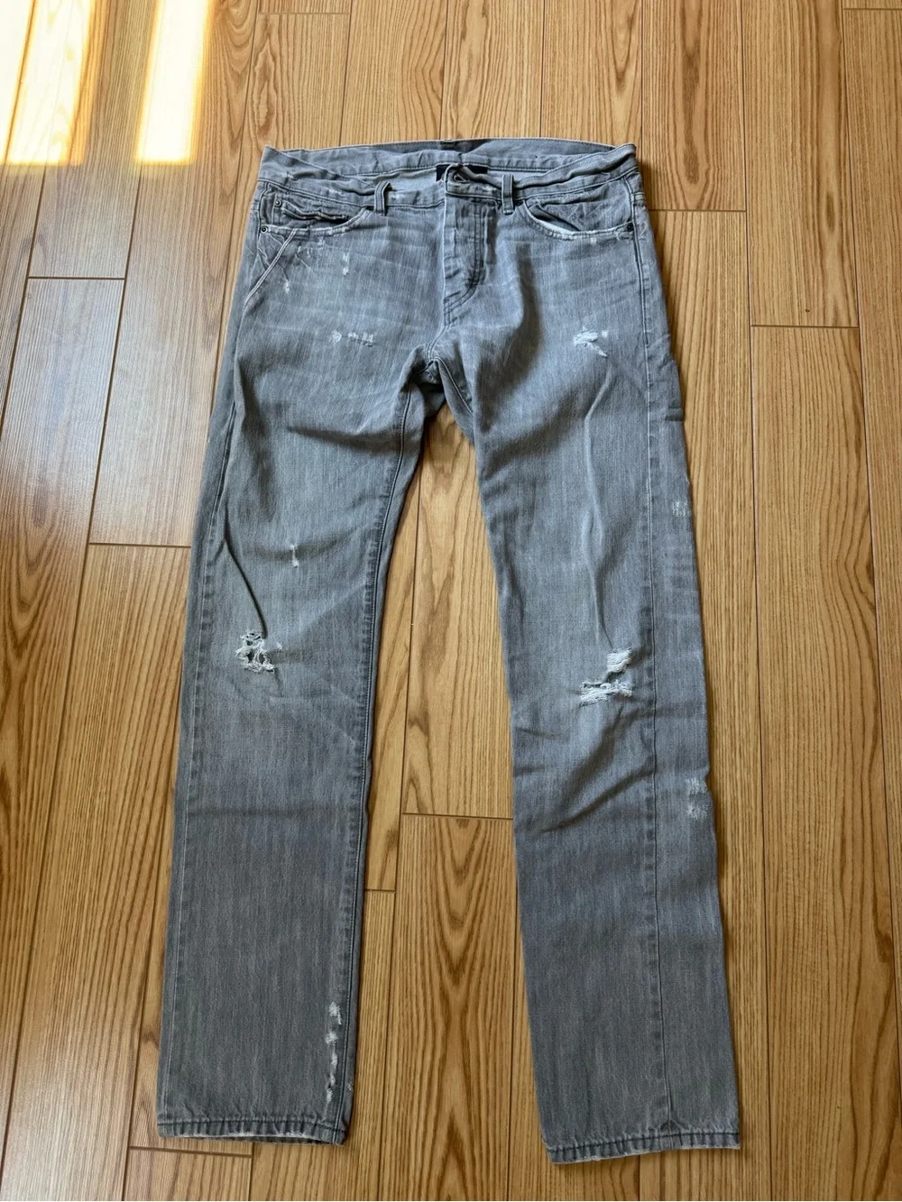 Armani Exchange Slim Fit Distressed Jeans Light Gray | Men’s 33x32
